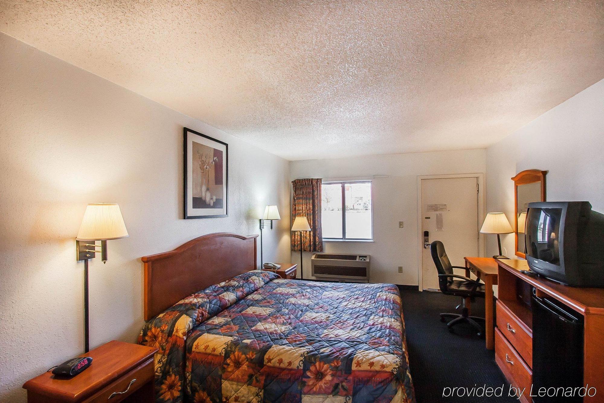 Rodeway Inn Effingham Esterno foto