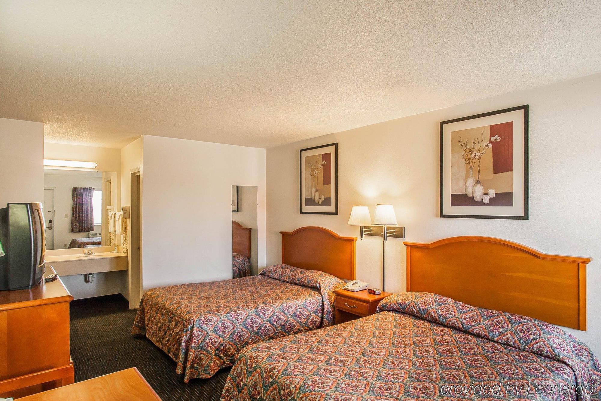 Rodeway Inn Effingham Esterno foto