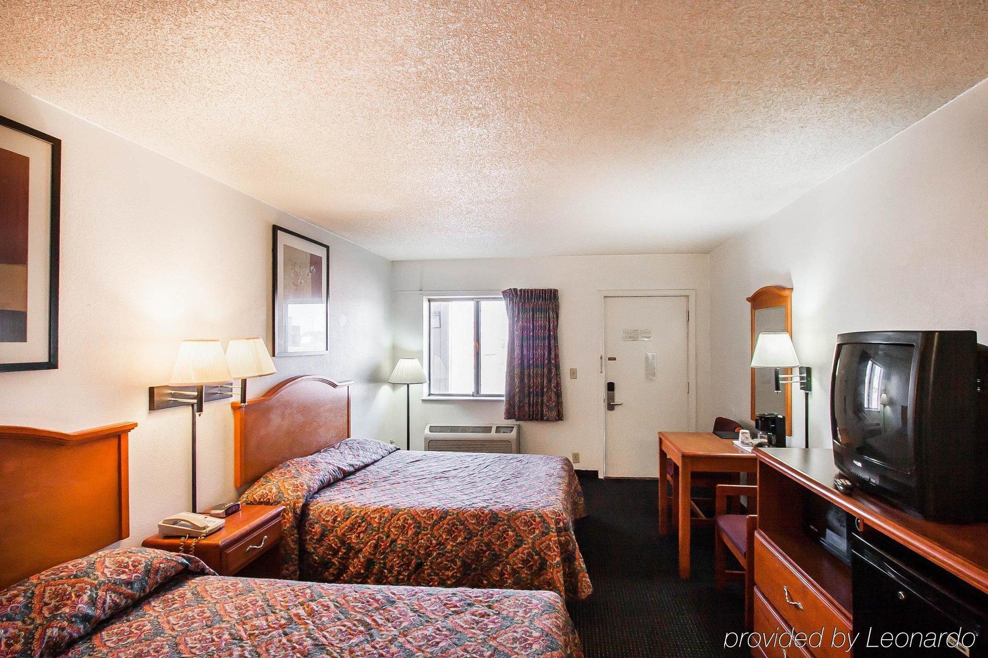 Rodeway Inn Effingham Esterno foto