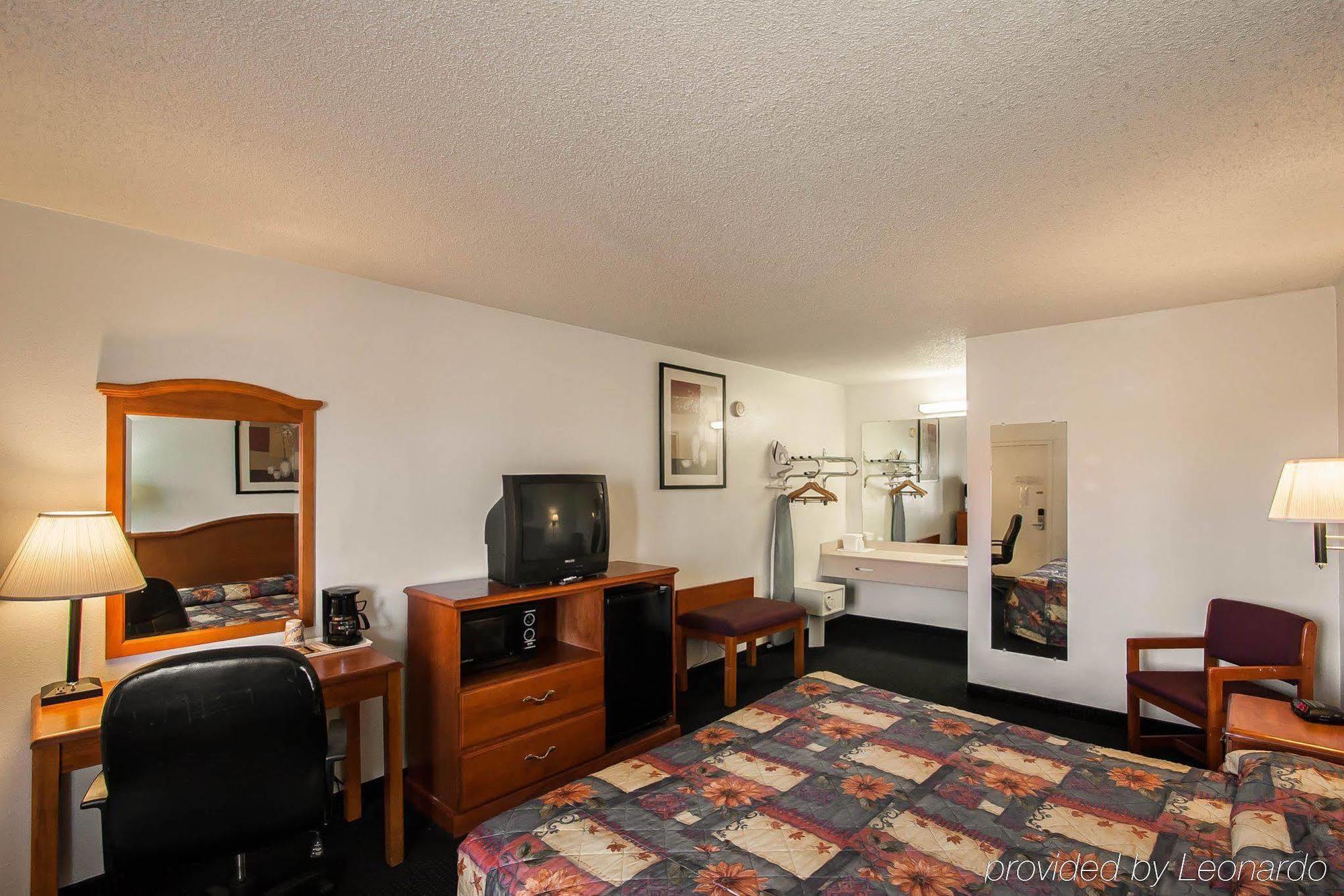 Rodeway Inn Effingham Esterno foto